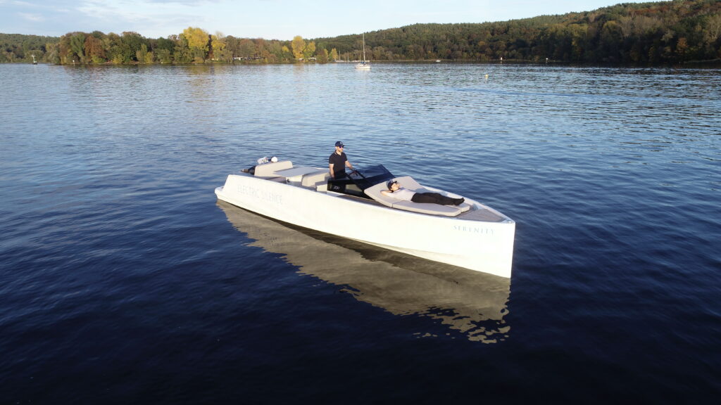 Q30 QYacht